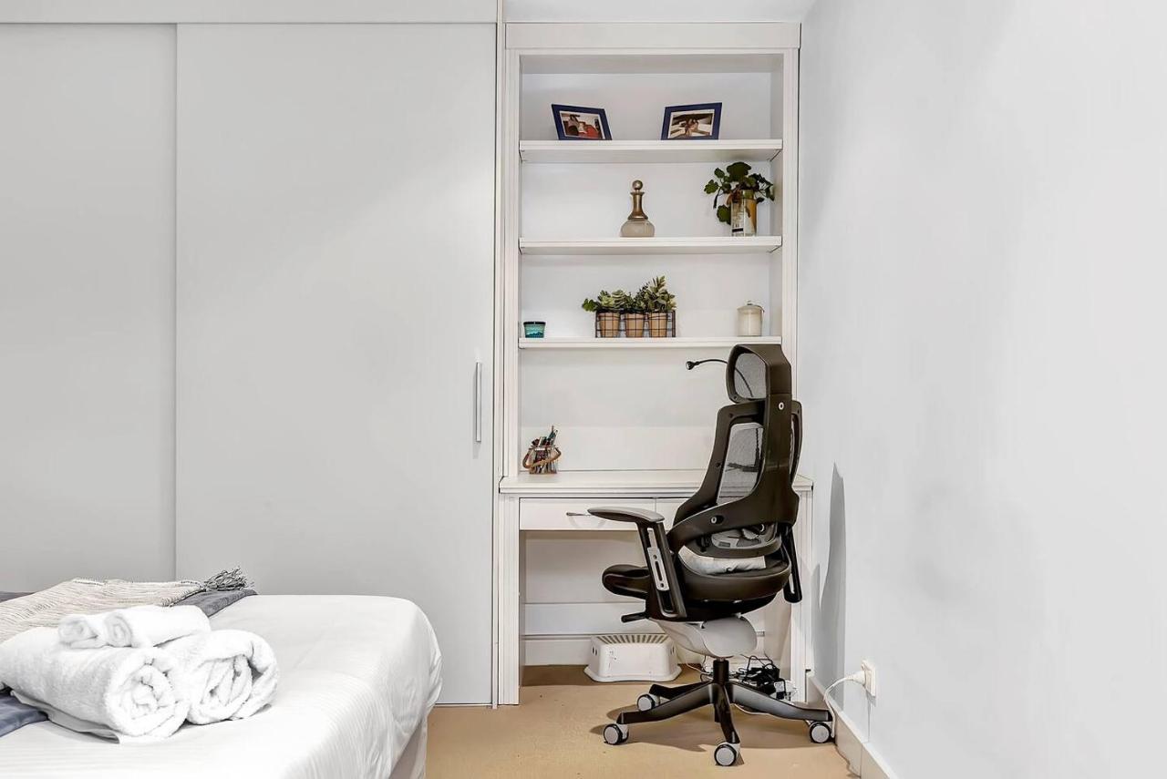 Waterfront Resort-Style Living At Glenelg Beach 애들레이드 외부 사진